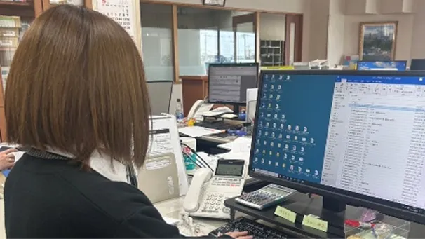事務職の女性